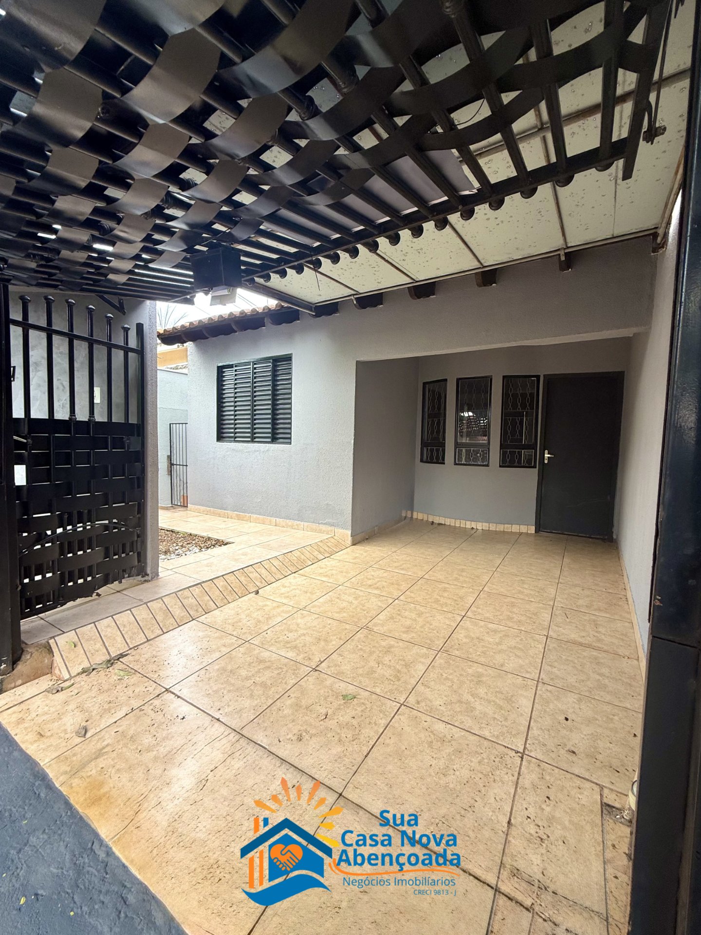 Jd. Oasis com 2 quartos e corredor lateral📍