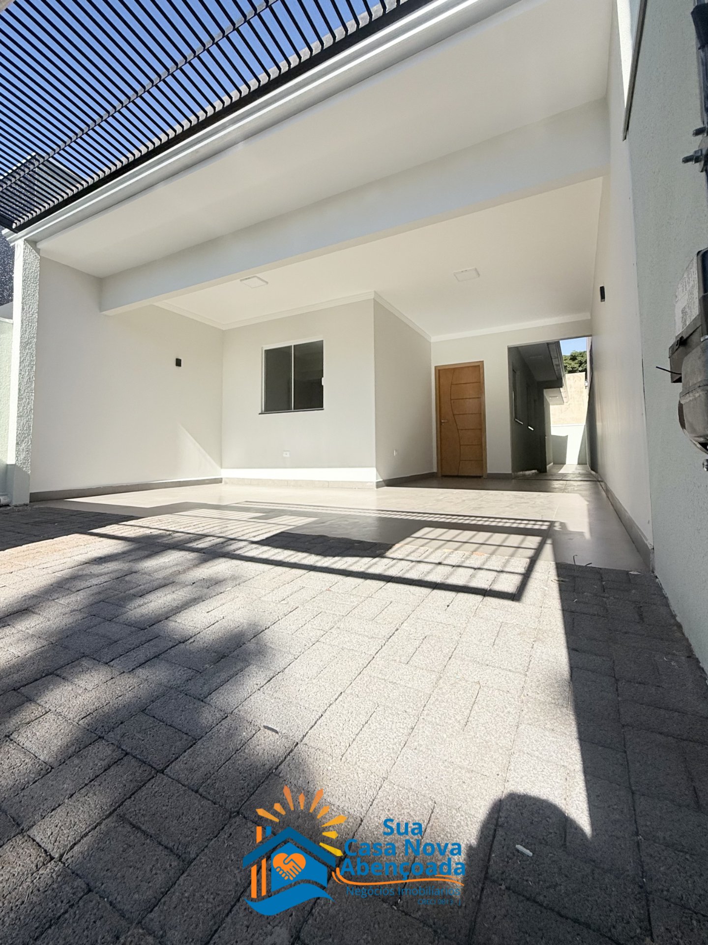 Pq. Tarumã com 3 quartos sendo 1 suíte e corredor lateral📍