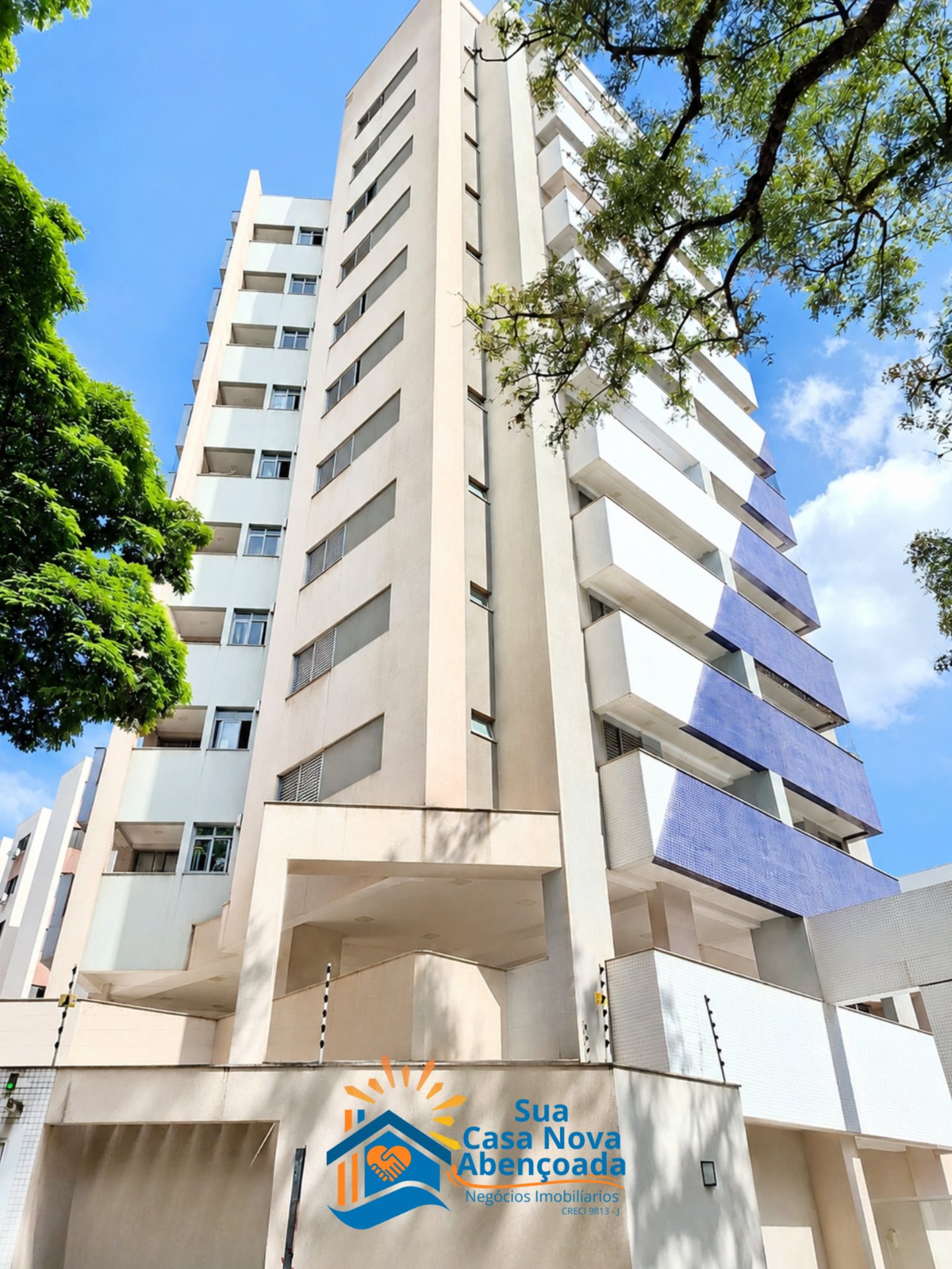 Zona 07 com 2 quartos sendo 1 suíte📍